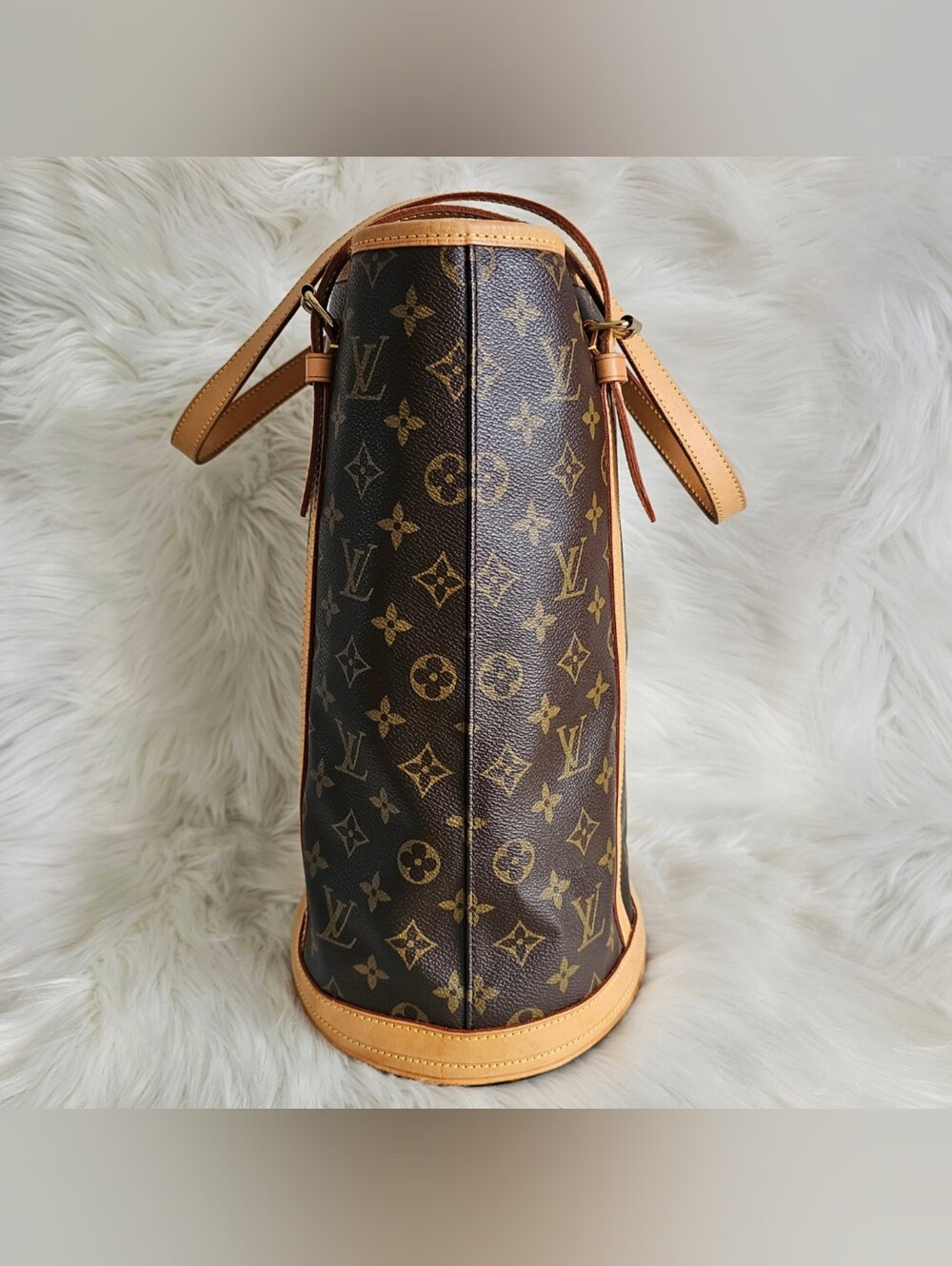 🔥 Louis Vuitton Bucket Bag 🔥 - Picture 5 of 10